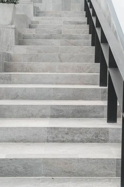 Escaliers abstraits en béton moderne — Photo