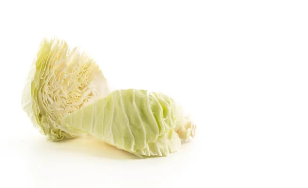 白色背景的新鲜卷心菜 — 图库照片