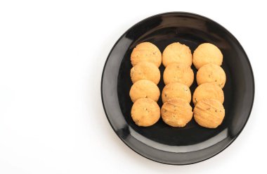 Beyaz arkaplanda tereyağlı kurabiye