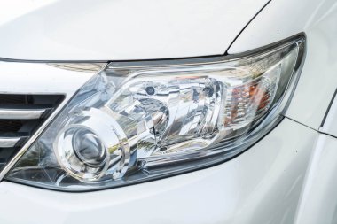 Araba kafa ışıkları