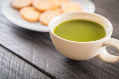 Tahta zemin üzerinde sıcak kibrit - Klasik film filtresi ile yumuşak odak