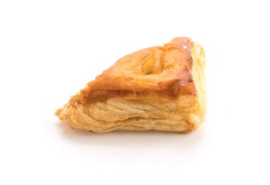 Ton balıklı pasta beyaz arka plan üzerinde