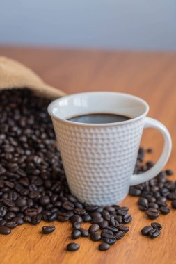 siyah kahve fincanı