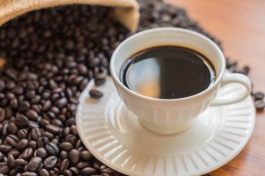 siyah kahve fincanı