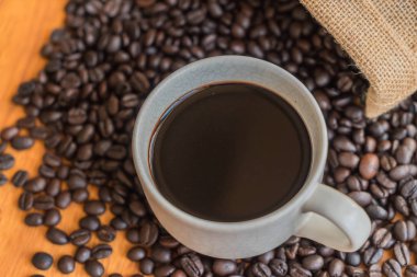 siyah kahve fincanı