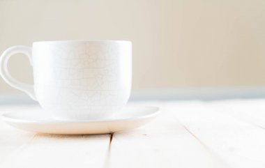 Tahta zemin üzerinde sıcak kibrit - Klasik film filtresi ile yumuşak odak