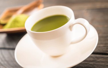 Tahta zemin üzerinde sıcak kibrit - Klasik film filtresi ile yumuşak odak