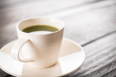 Tahta zemin üzerinde sıcak kibrit - Klasik film filtresi ile yumuşak odak