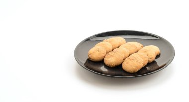 Beyaz arkaplanda tereyağlı kurabiye