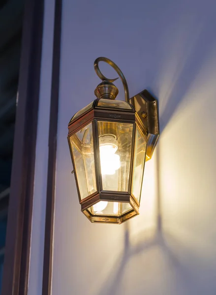 Lamp op muur - vintage effect filter — Stockfoto