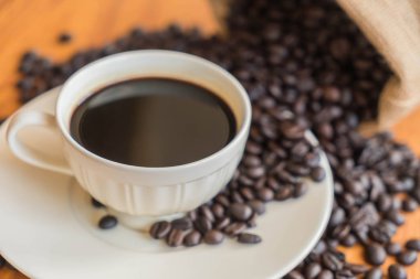 siyah kahve fincanı