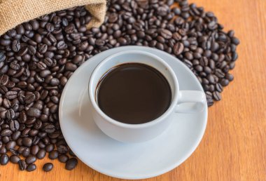 siyah kahve fincanı