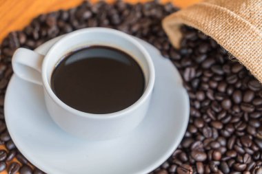 siyah kahve fincanı