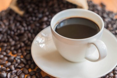 siyah kahve fincanı