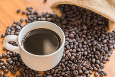 siyah kahve fincanı