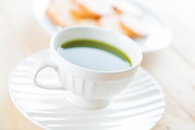 Tahta zemin üzerinde sıcak kibrit - Klasik film filtresi ile yumuşak odak