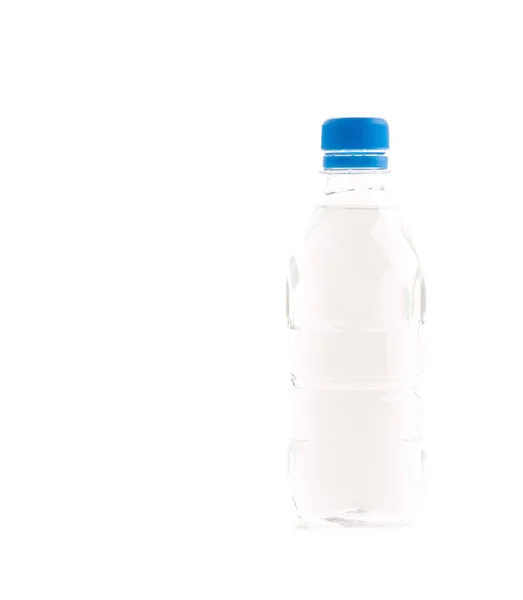 Wasserflasche auf weißem Hintergrund — Stockfoto