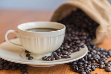 siyah kahve fincanı