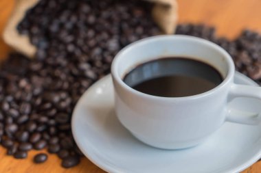 siyah kahve fincanı