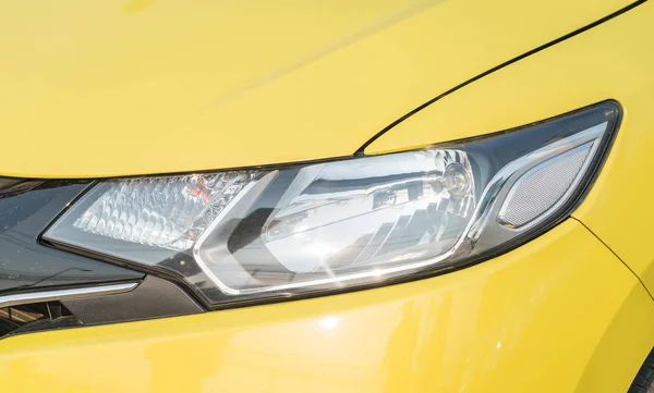 Close-up auto hoofd licht — Stockfoto