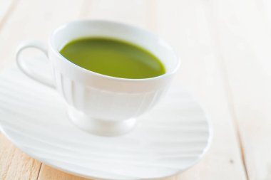 Tahta zemin üzerinde sıcak kibrit - Klasik film filtresi ile yumuşak odak