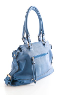 Beyaz arkaplanda moda çantası