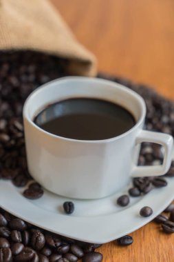 siyah kahve fincanı