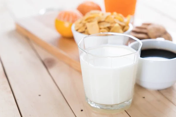 Mesa de desayuno conjunto —  Fotos de Stock