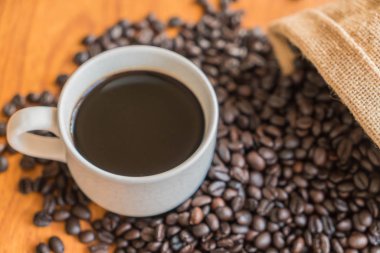 siyah kahve fincanı