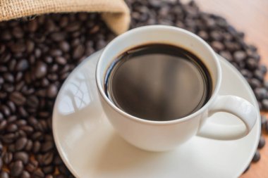 siyah kahve fincanı