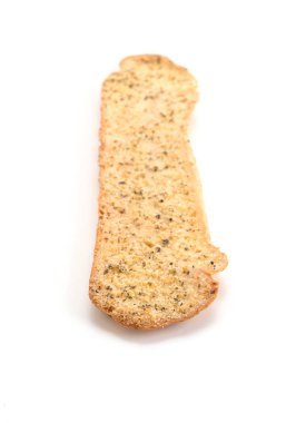 Sarımsak ve bitkisel ekmek dilimleri.