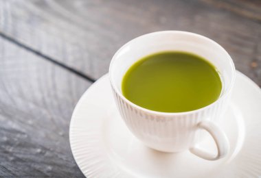 Tahta zemin üzerinde sıcak kibrit - Klasik film filtresi ile yumuşak odak