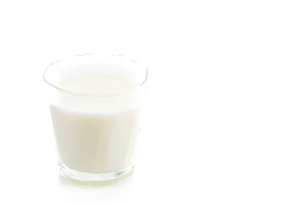 Verse melk op witte achtergrond — Stockfoto