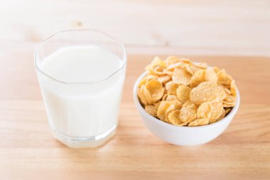 süt ve Mısır gevreği