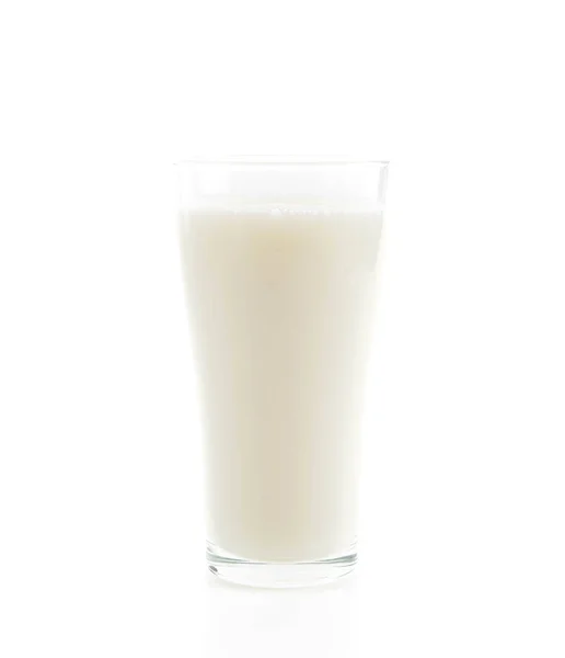 Frische Milch auf weißem Hintergrund — Stockfoto