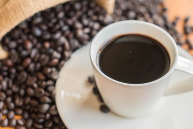 siyah kahve fincanı