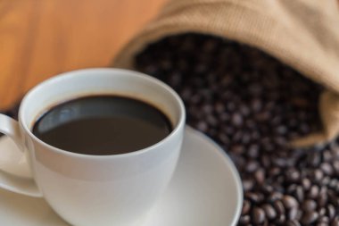 siyah kahve fincanı