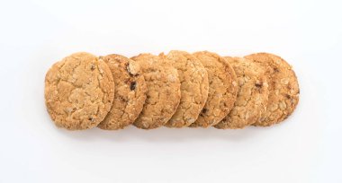 Beyaz arkaplanda yulaf kurabiyeleri