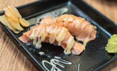 Somon mayo nigiri yandı 