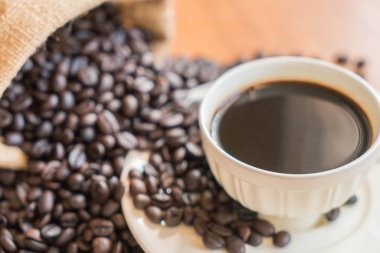 siyah kahve fincanı