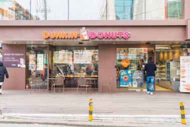Seoul, Güney Kore - 8 Mar 2016: dış, Dunkin Donuts Dükkanı