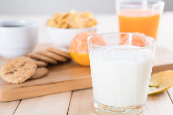 Mesa de desayuno conjunto —  Fotos de Stock