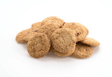 Beyaz arkaplanda yulaf kurabiyeleri