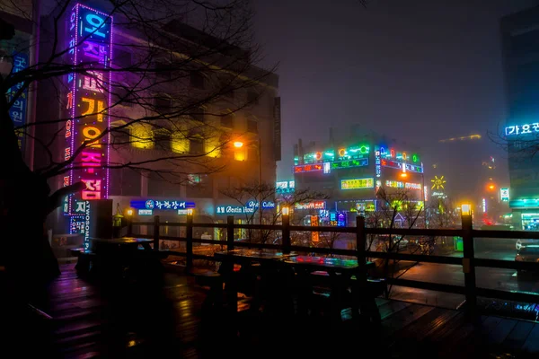 Seoul - maart 5 2016: Siheung neonlichten in Seoel, Zuid-Korea. — Stockfoto