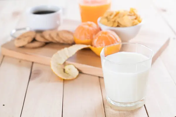 Mesa de desayuno conjunto —  Fotos de Stock