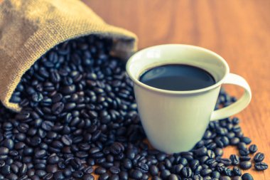 siyah kahve fincanı