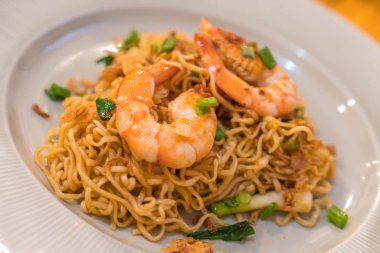 Fried noodle karides ile
