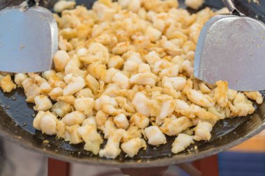 Kızarmış kalamar yumurta