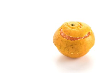 Beyaz arkaplanda taze turuncu