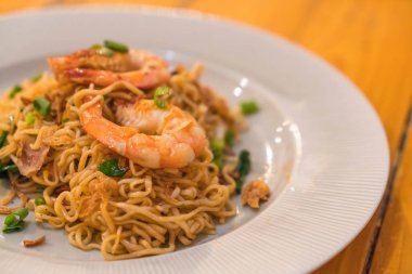 Fried noodle karides ile